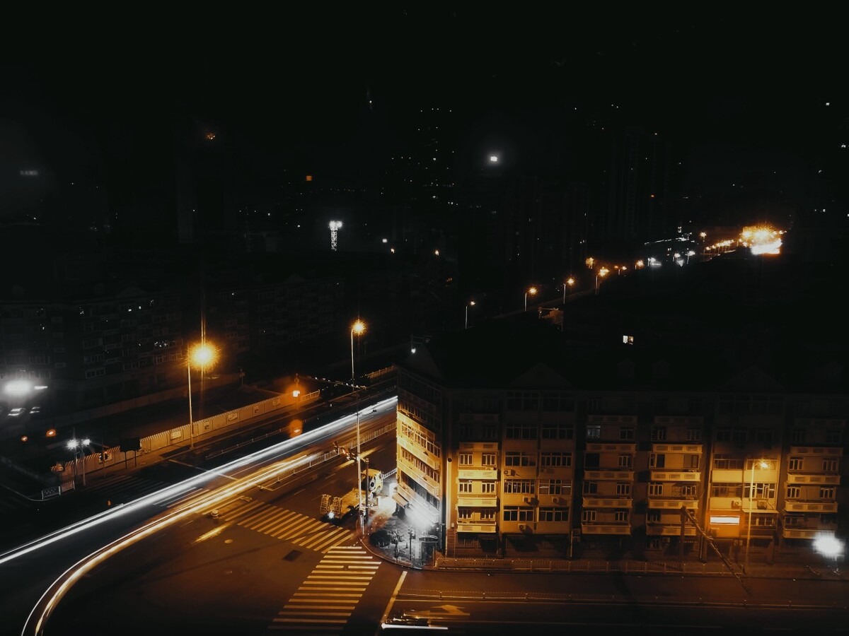 那一年 我住在城市的边缘